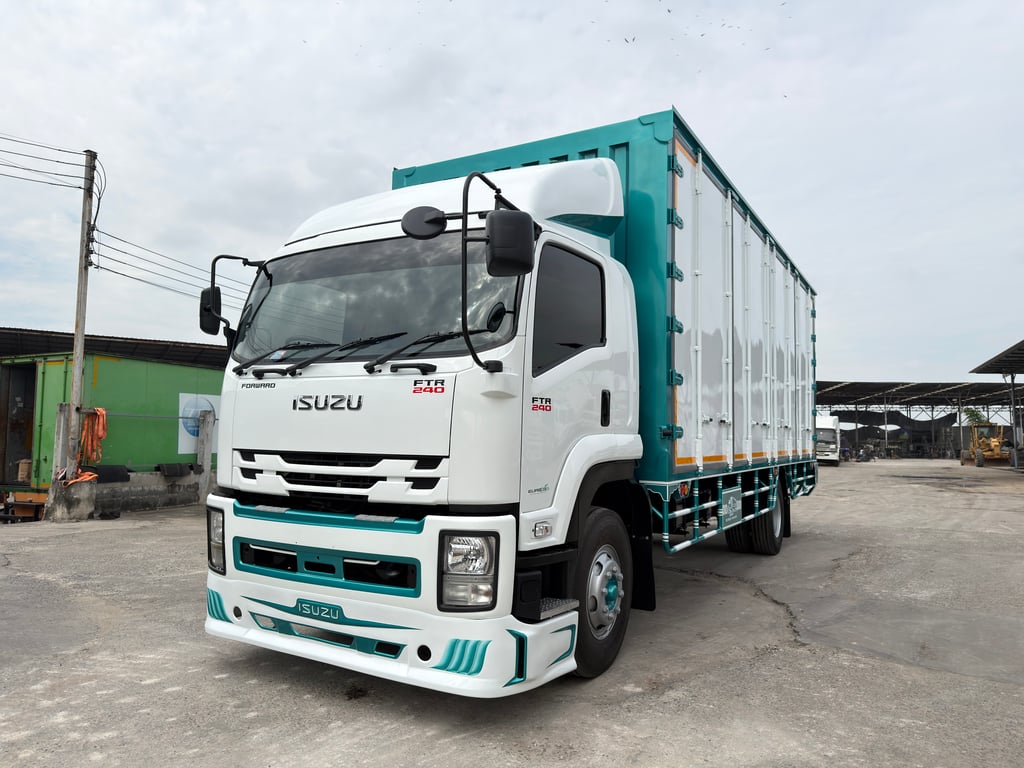 6ล้อISUZU FTR 240แรง ปี58 ตู้10บาน ยาว7.7เมตรพร้อมใช้งาน 6ล้อISUZU FTR 240แรง ปี58 ตู้10บาน ยาว7.7เมตรพร้อมใช้งาน