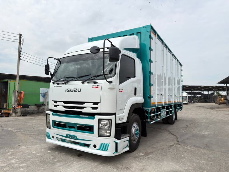6ล้อISUZU FTR 240แรง ปี58 ตู้10บาน ยาว7.7เมตรพร้อมใช้งาน 6ล้อISUZU FTR 240แรง ปี58 ตู้10บาน ยาว7.7เมตรพร้อมใช้งาน