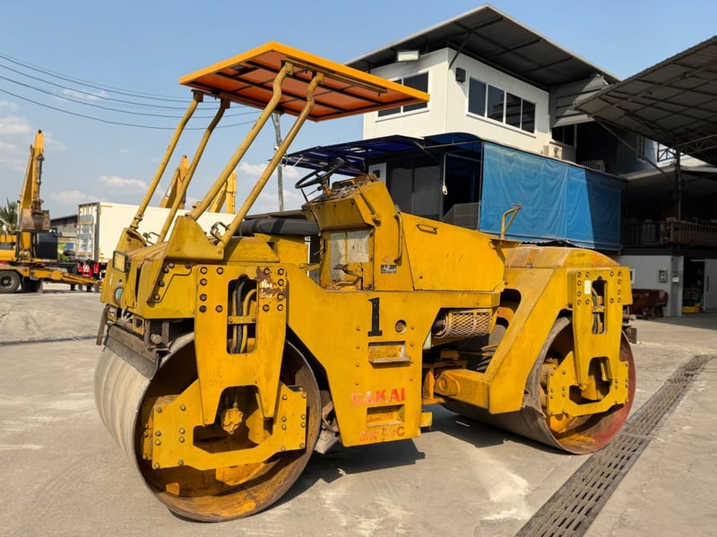 รถบดถนน SAKAI  SW70C ปี43 มีเล่มทะเบียน