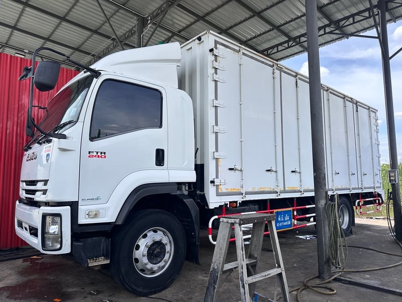 ISUZU FTR 240แรงม้า รถบรรทุก 6ล้อ ตู้แห้ง ปี2560 เลขไมล์ 120,000 กม.