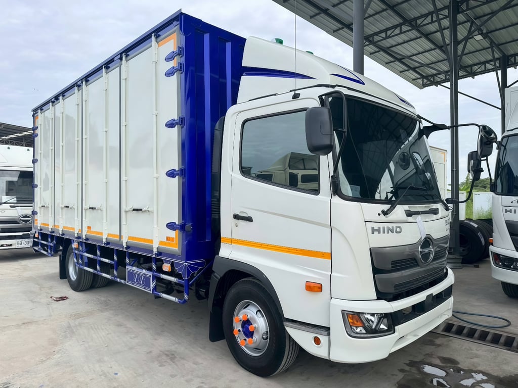 HINO FC 210แรงม้า รถบรรทุก 6ล้อ ตู้แห้ง ปี2021