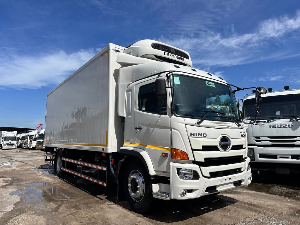 รถตู้เย็น HINO VICTOR 240แรง แอร์เทอร์โมคิง ตู้ช.ทวี มีลิฟต์ท้ายรถพร้อมใช้งาน รถตู้เย็น HINO VICTOR 240แรง แอร์เทอร์โมคิง ตู้ช.ทวี มีลิฟต์ท้ายรถพร้อมใช้งาน