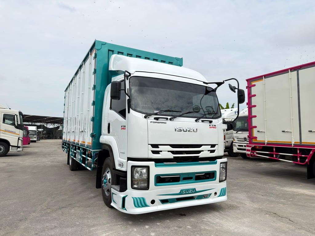 6ล้อISUZU FTR 240แรง ปี58 ตู้10บาน ยาว7.7เมตรพร้อมใช้งาน 6ล้อISUZU FTR 240แรง ปี58 ตู้10บาน ยาว7.7เมตรพร้อมใช้งาน