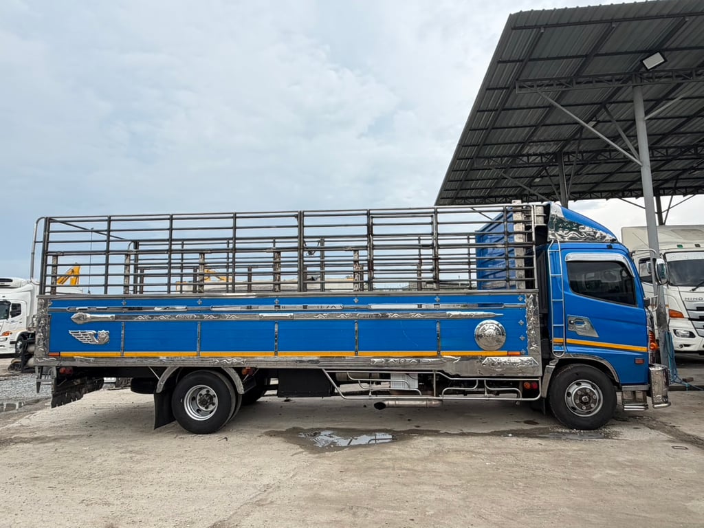 6ล้อคอกสูงHINO FC 210แรงม้า คอกอลูมิเนียมพื้นสแตนเลส ยาว6.5เมตร 6ล้อคอกสูงHINO FC 210แรงม้า คอกอลูมิเนียมพื้นสแตนเลส ยาว6.5เมตร