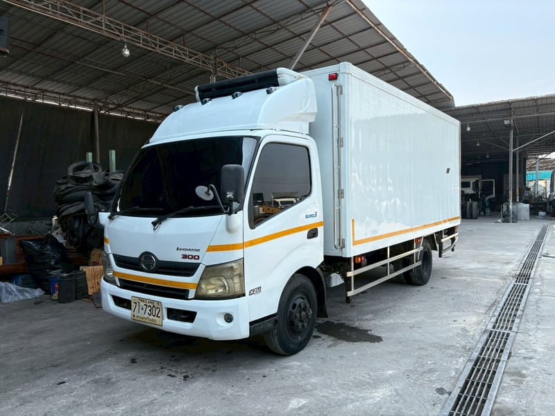 รถตู้เย็น HINO XZU 150 แรงม้า แอร์แคเรีย พร้อมใช้งาน