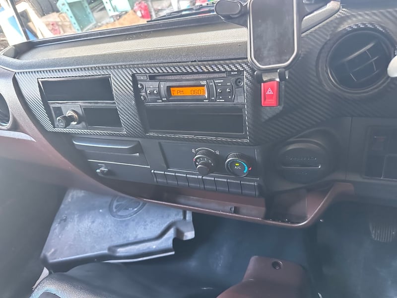 6ล้อHINO FC9J 175แรง ปี2565 ตู้แห้งมีลิฟท์ท้าย