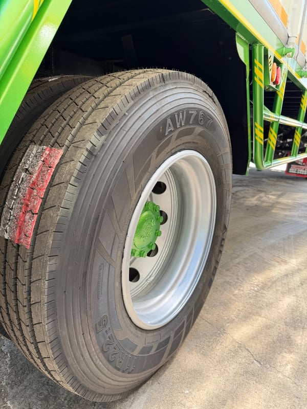 6ล้อhino victor 240แรงปี2559 ตู้แห้ง10บานพร้อมใช้งาน