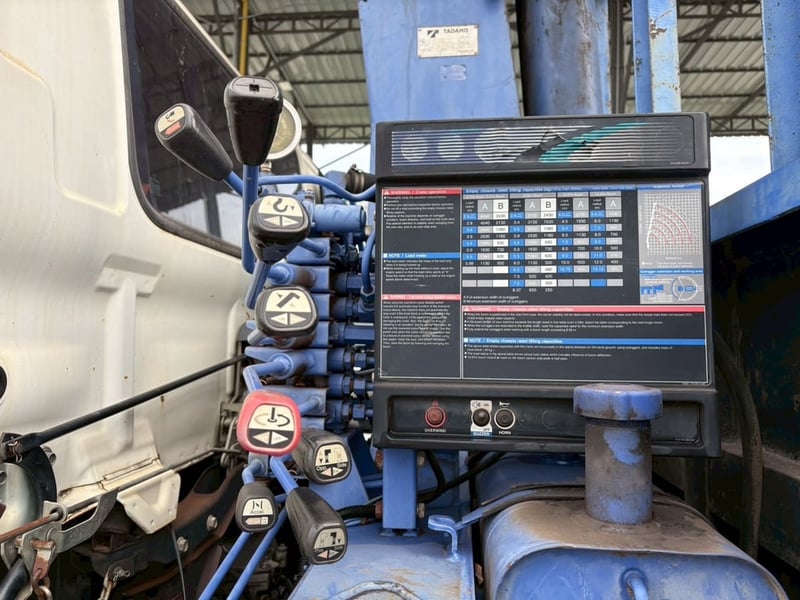 6ล้อHINO FG 212แรง ปี56 ติดเครนทานาโน่5ตัน4ปลอก พร้อมใช้