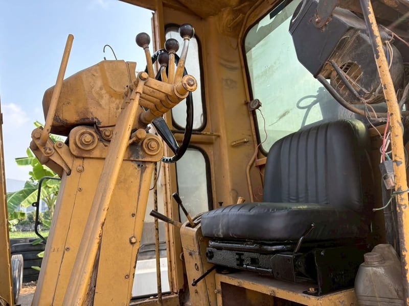 รถเกรดCAT 12G มีเล่มทะเบียน พร้อมโอน