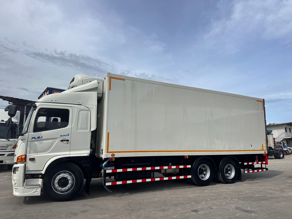 10ล้อตู้เย็น HINO VICTOR 260แรง พร้อมลิฟท์ท้าย