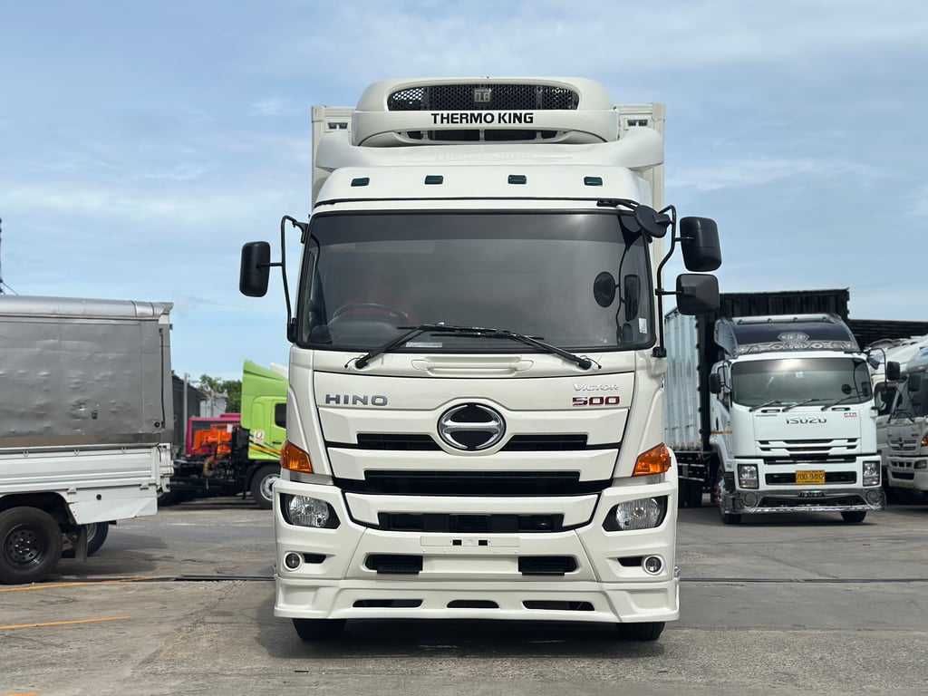 10ล้อตู้เย็น HINO VICTOR 260แรง พร้อมลิฟท์ท้าย