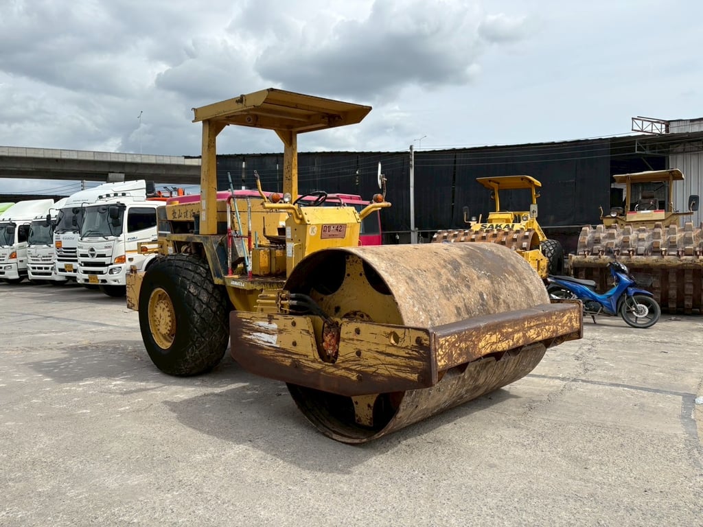 รถบดถนน KOMATSU 130 แรง ปั2559 พร้อมใช้งาน รถบดถนน KOMATSU 130 แรง ปั2559 พร้อมใช้งาน