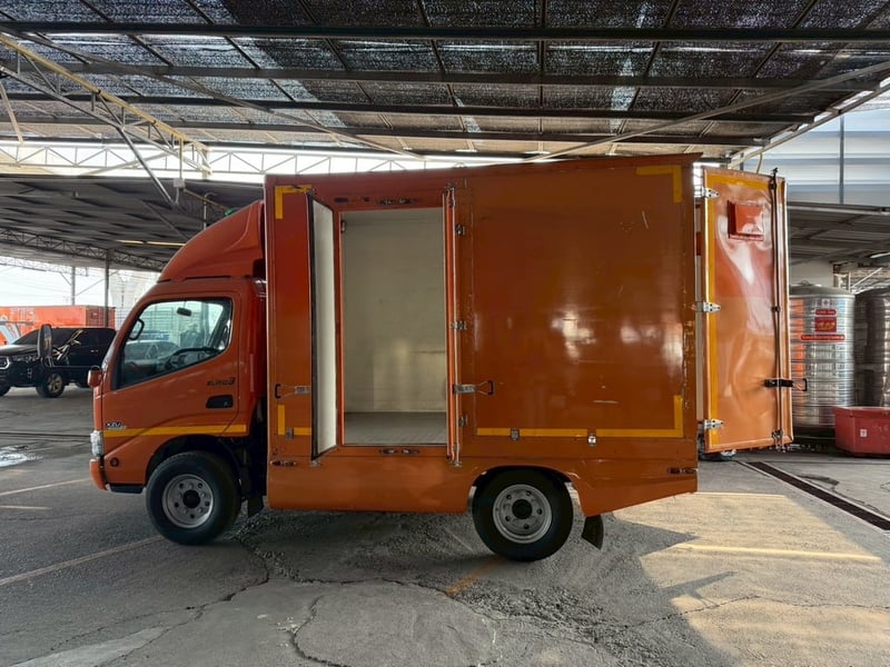 HINO XZU 136แรงม้า รถบรรทุก 4ล้อ ตู้แห้ง ปี2564 พร้อมใช้งาน