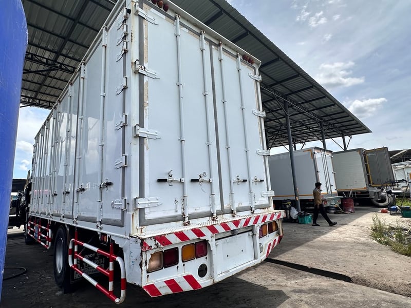 ISUZU FTR 240แรงม้า รถบรรทุก 6ล้อ ตู้แห้ง ปี2560