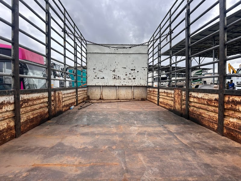 HINO FC 175แรงม้า รถบรรทุก 6ล้อ กระบะคอกสูง ปี2016 HINO FC 175แรงม้า รถบรรทุก 6ล้อ กระบะคอกสูง ปี2016