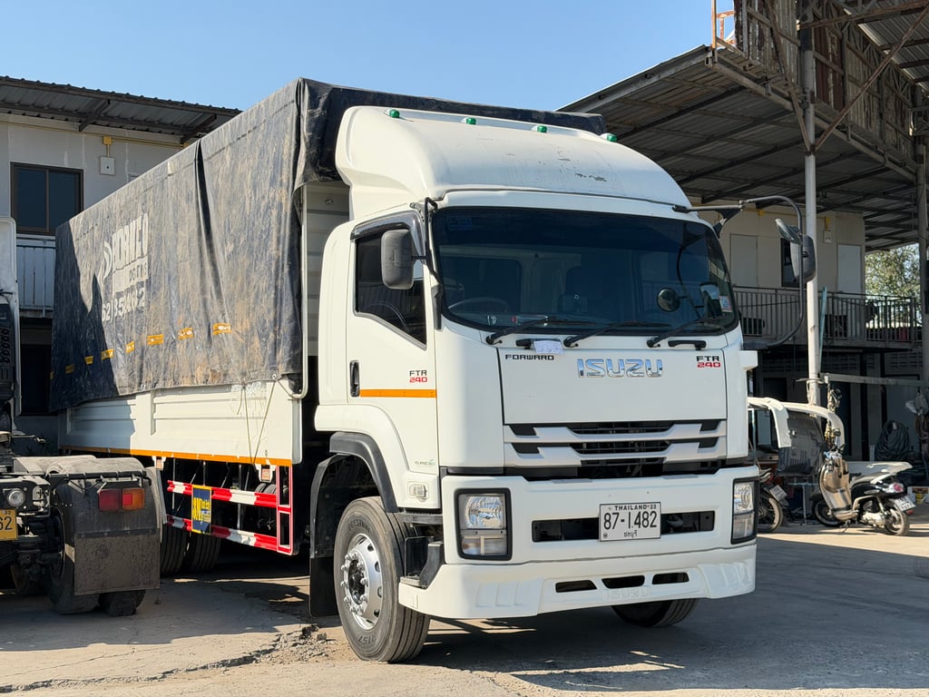 10ล้อคอกสูง ISUZU 240แรงม้า ปี2565 ไมล์น้อยสภาพดีมาก