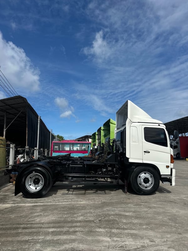 HINO FG 212แรงม้า รถบรรทุก 6ล้อ หัวลาก เฉพาะหัว ปี2014