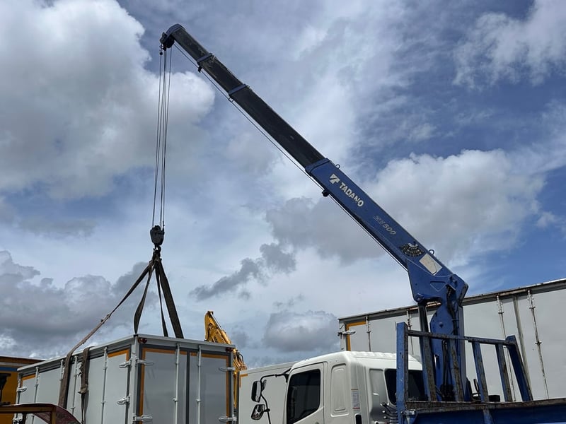 6ล้อHINO FG 212แรง ปี56 ติดเครนทานาโน่5ตัน4ปลอก พร้อมใช้