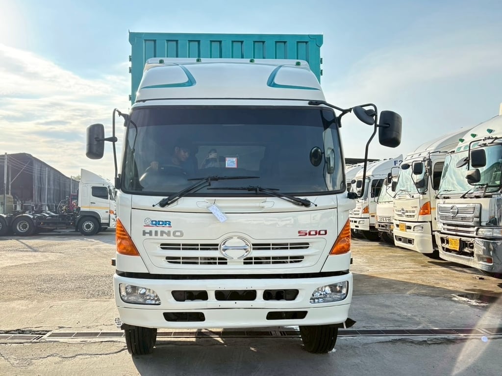 10ล้อตู้แห้ง HINO FL8J 212แรงม้า ยาว7.70เมตร พร้อมใช้งาน 10ล้อตู้แห้ง HINO FL8J 212แรงม้า ยาว7.70เมตร พร้อมใช้งาน