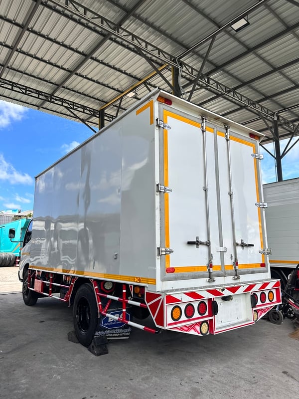 HINO XZU 136แรงม้า รถบรรทุก 6ล้อ ตู้แห้ง ปี2010