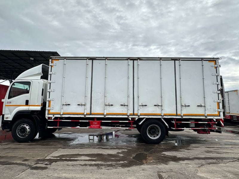 6ล้อISUZU FTR 240แรง ตู้แห้ง 10บานมีลิฟท์ท้ายพร้อมใช้งาน 6ล้อISUZU FTR 240แรง ตู้แห้ง 10บานมีลิฟท์ท้ายพร้อมใช้งาน