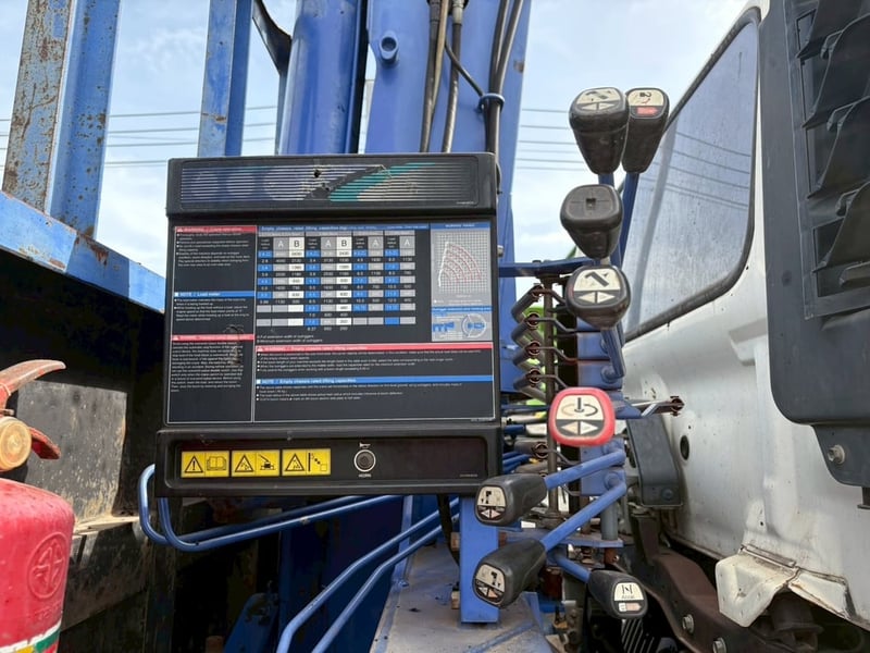 6ล้อHINO FG 212แรง ปี56 ติดเครนทานาโน่5ตัน4ปลอก พร้อมใช้