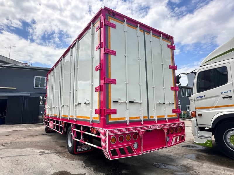 6ล้อHINO FC9J 210แรงม้า ตู้10บานยาว6.5เมตร พร้อมใช้งาน