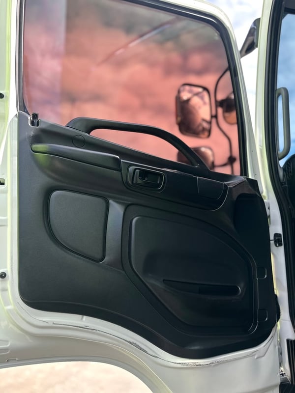 HINO FG 212แรงม้า รถบรรทุก 6ล้อ หัวลาก เฉพาะหัว ปี2014