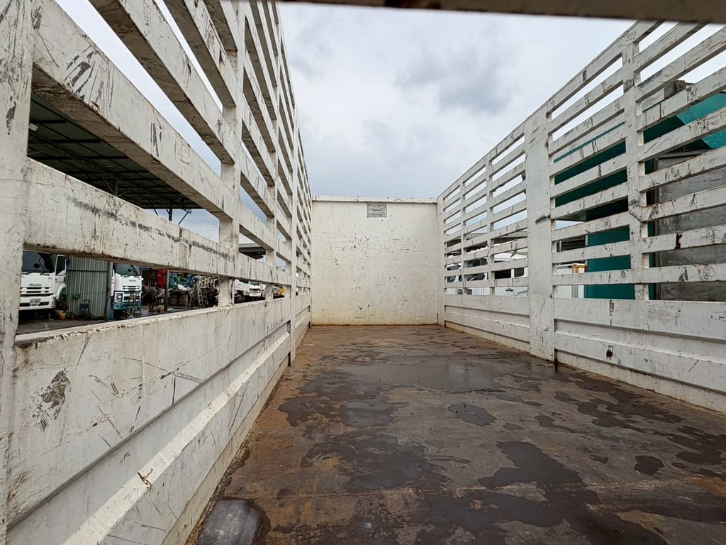 6ล้อก๊าซ HINO FG ปี57 คอกสูงสวยพร้อมใช้งานเอกสารพร้อมโอน