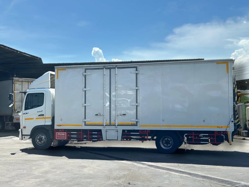 6ล้อHINO FC9J 175แรง ปี2565 ตู้แห้งมีลิฟท์ท้าย