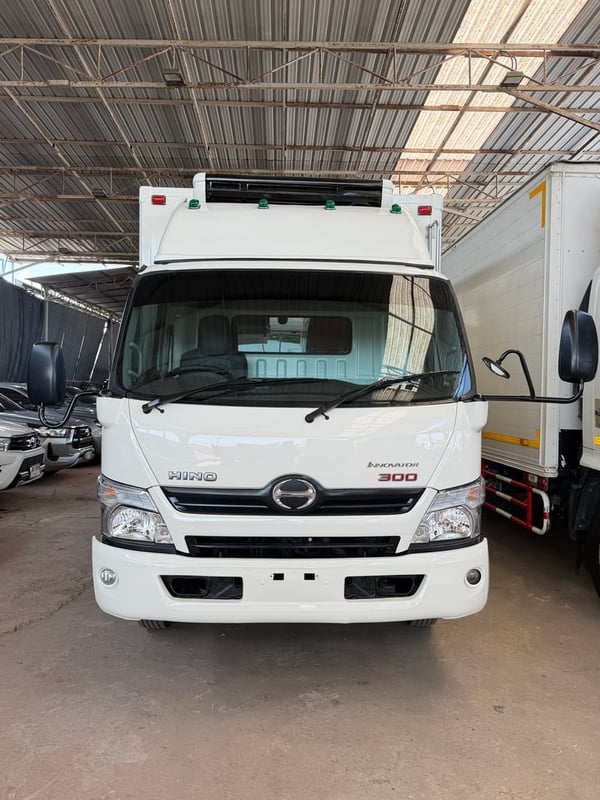 รถตู้เย็น HINO XZU 150 แรงม้า แอร์แคเรีย พร้อมใช้งาน รถตู้เย็น HINO XZU 150 แรงม้า แอร์แคเรีย พร้อมใช้งาน