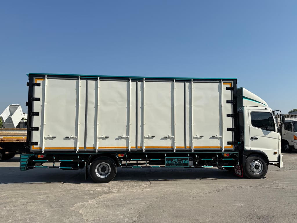 6ล้อHINO FC9J 210แรง ปี2564 ตู้10บานพร้อมใช้งาน