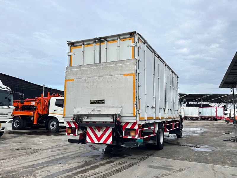 6ล้อISUZU FTR 240แรง ตู้แห้ง 10บานมีลิฟท์ท้ายพร้อมใช้งาน 6ล้อISUZU FTR 240แรง ตู้แห้ง 10บานมีลิฟท์ท้ายพร้อมใช้งาน