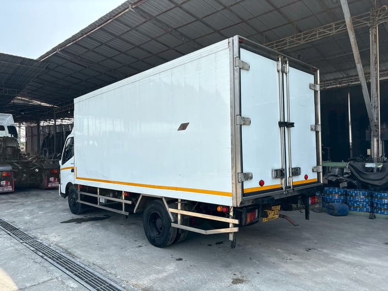 รถตู้เย็น HINO XZU 150 แรงม้า แอร์แคเรีย พร้อมใช้งาน