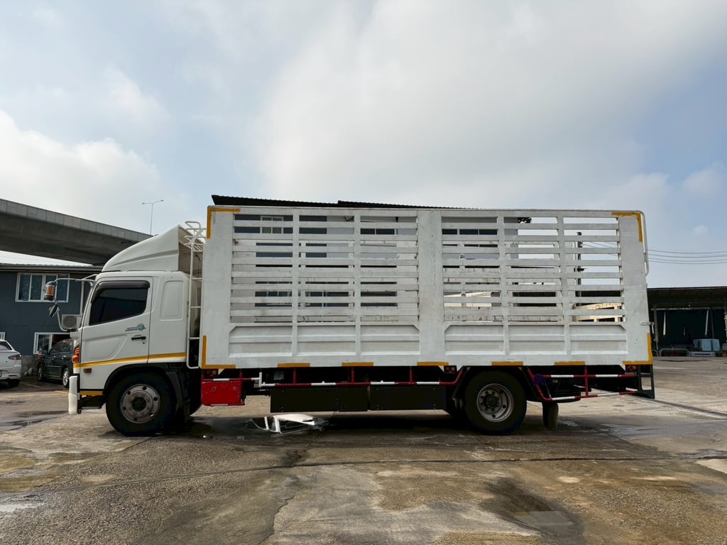 6ล้อก๊าซ HINO FG ปี57 คอกสูงสวยพร้อมใช้งานเอกสารพร้อมโอน