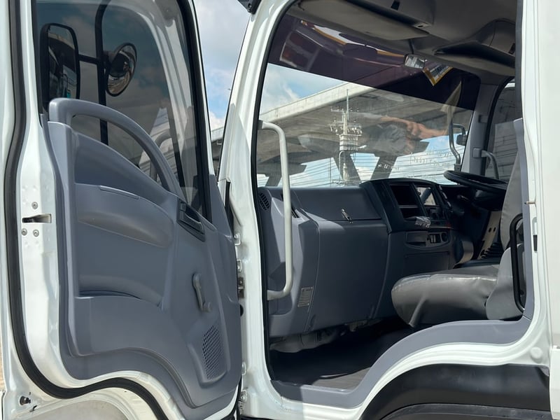 ISUZU FRR 210แรงม้า รถบรรทุก 6ล้อ กระบะเหล็กติดเครน ปี2013