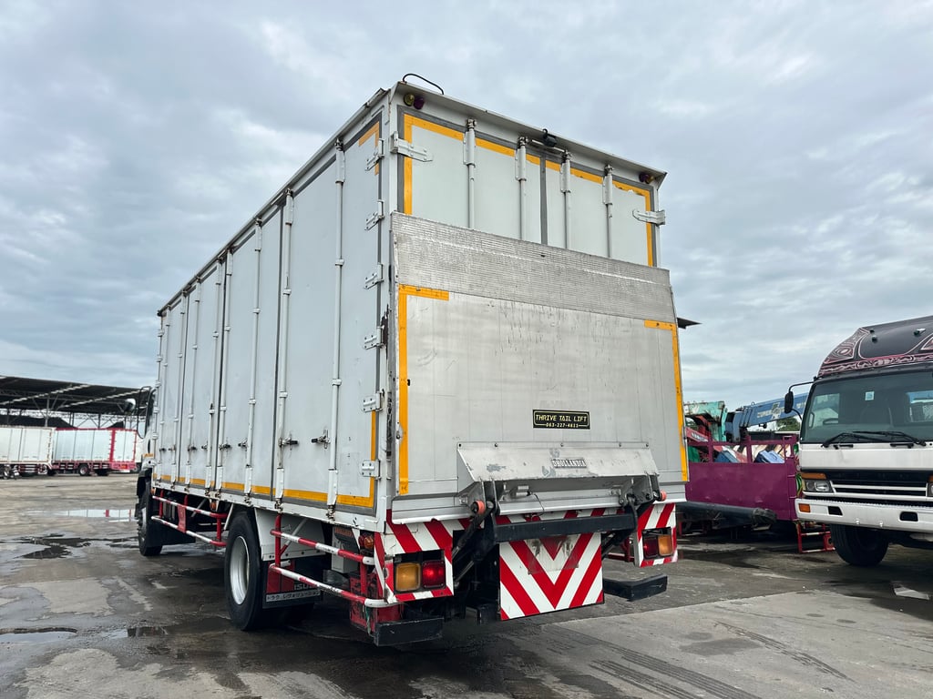 6ล้อISUZU FTR 240แรง ตู้แห้ง 10บานมีลิฟท์ท้ายพร้อมใช้งาน