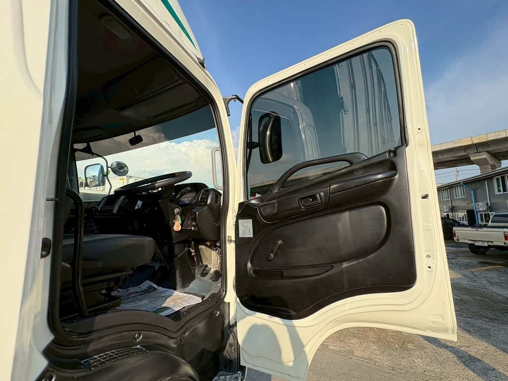 10ล้อตู้แห้ง HINO FL8J 212แรงม้า ยาว7.70เมตร พร้อมใช้งาน 10ล้อตู้แห้ง HINO FL8J 212แรงม้า ยาว7.70เมตร พร้อมใช้งาน