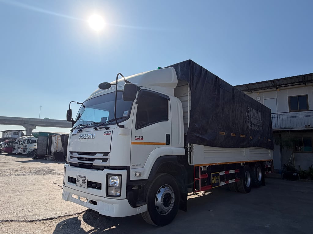 10ล้อคอกสูง ISUZU 240แรงม้า ปี2565 ไมล์น้อยสภาพดีมาก
