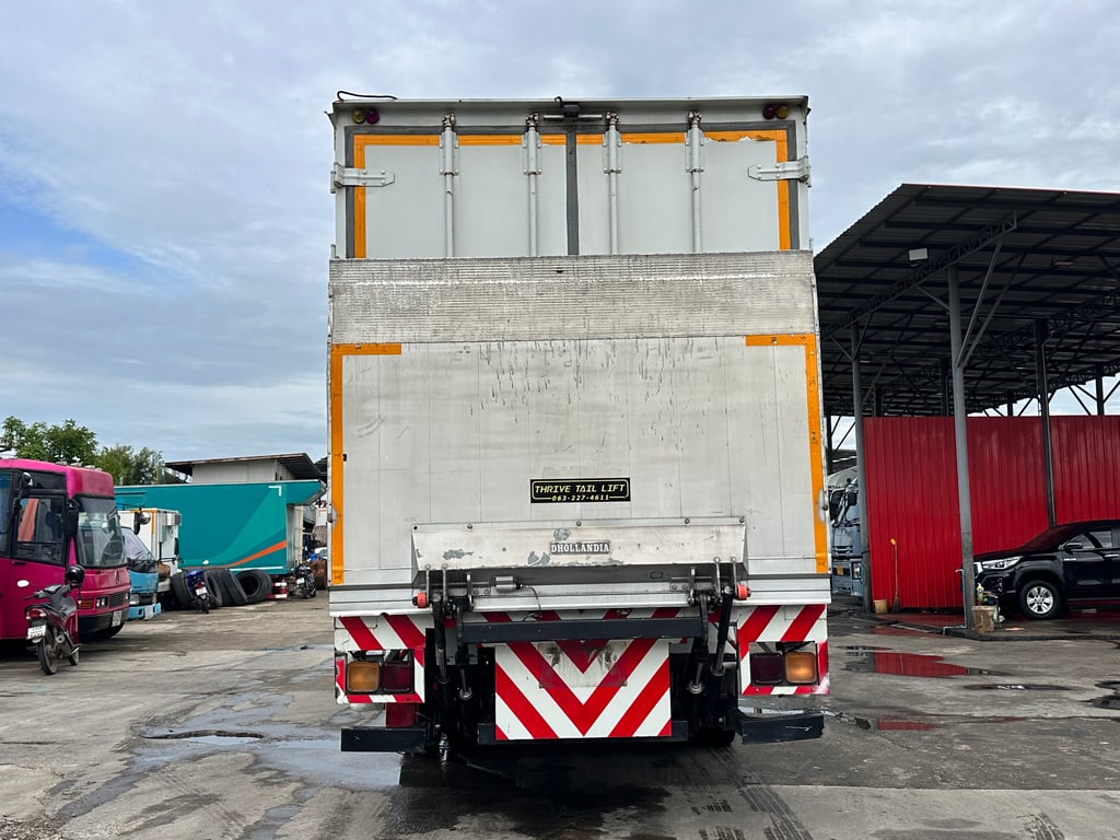 6ล้อISUZU FTR 240แรง ตู้แห้ง 10บานมีลิฟท์ท้ายพร้อมใช้งาน