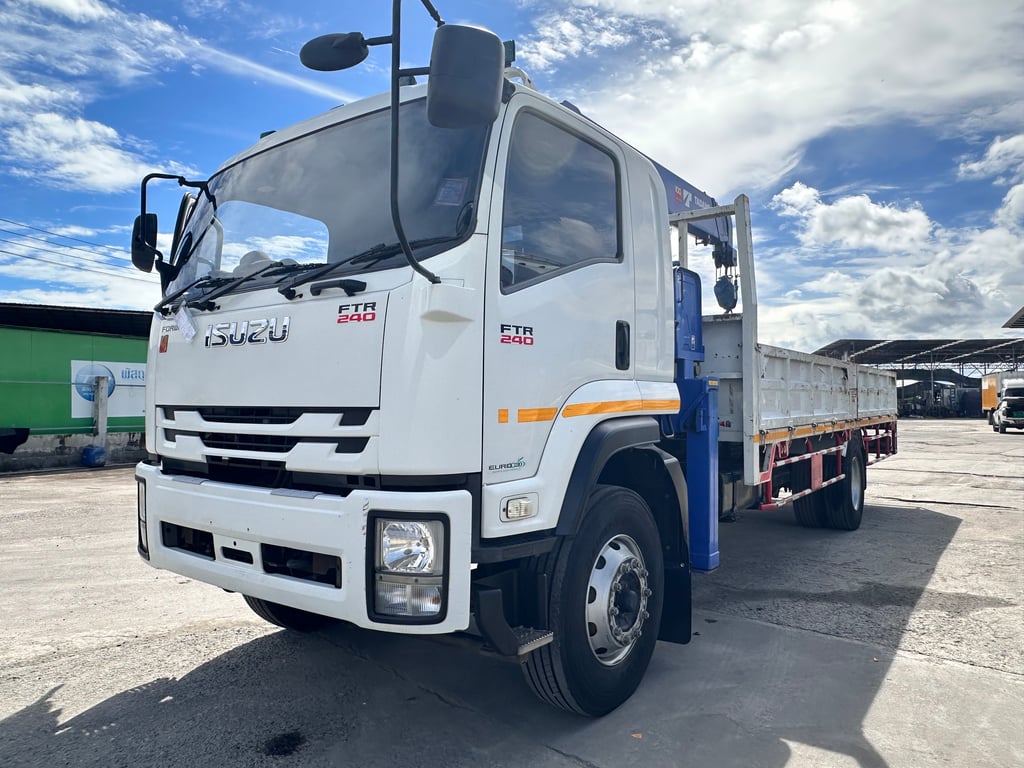 ISUZU FTR 240แรงม้า รถบรรทุก 6ล้อ กระบะเหล็กติดเครน ปี2019