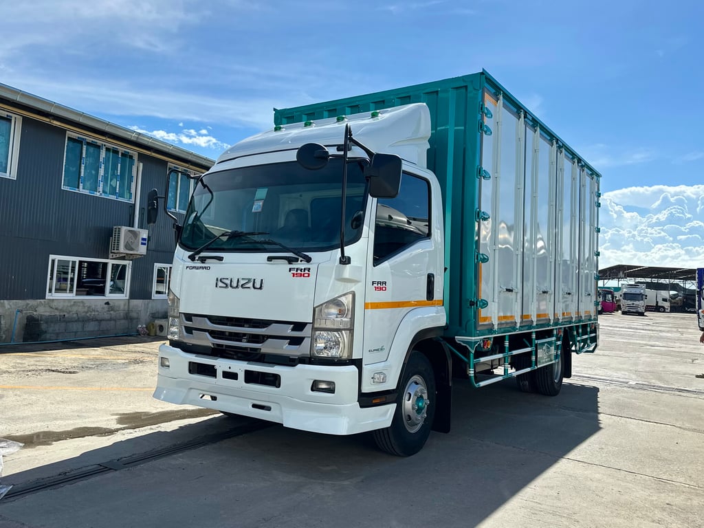 ISUZU FRR 190แรงม้า รถบรรทุก 6ล้อ ตู้แห้ง ปี2562