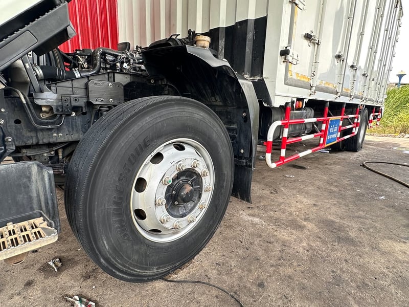 ISUZU FTR 240แรงม้า รถบรรทุก 6ล้อ ตู้แห้ง ปี2560