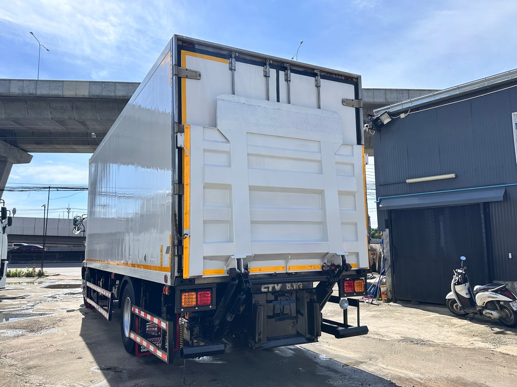 รถตู้เย็น HINO VICTOR 240แรง แอร์เทอร์โมคิง ตู้ช.ทวี มีลิฟต์ท้ายรถพร้อมใช้งาน รถตู้เย็น HINO VICTOR 240แรง แอร์เทอร์โมคิง ตู้ช.ทวี มีลิฟต์ท้ายรถพร้อมใช้งาน
