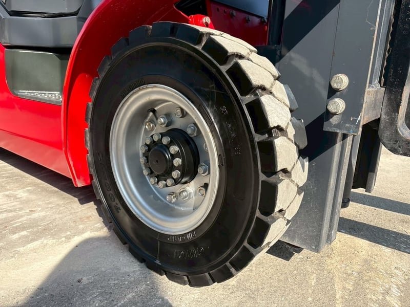 รถโฟล์คลิฟท์ 25 ตัน พร้อมใช้งาน