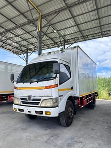 HINO XZU 136แรงม้า รถบรรทุก 6ล้อ ตู้แห้ง ปี2010