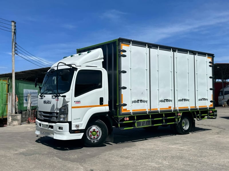 6ล้อISUZU FRR190แรงม้า ปี2562 ตู้10บานยาว5.6เมตร