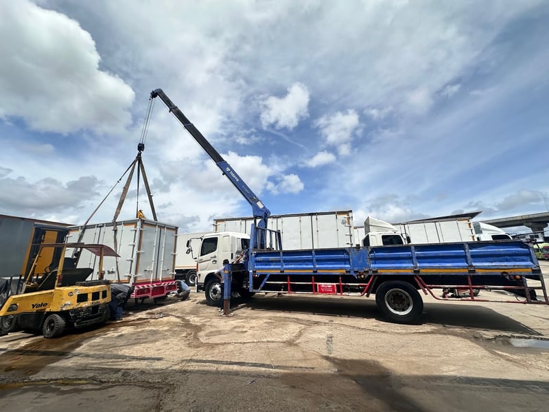 6ล้อHINO FG 212แรง ปี56 ติดเครนทานาโน่5ตัน4ปลอก พร้อมใช้