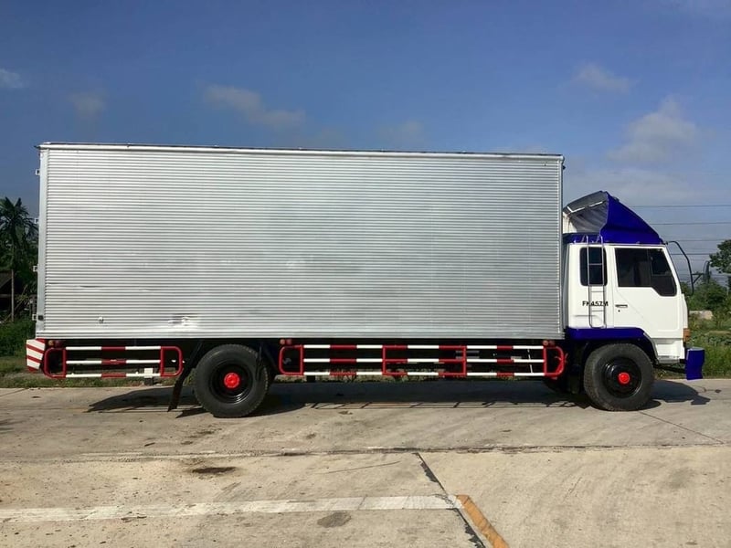 รถบรรทุกตู้แห้ง รถบรรทุกตู้แห้ง