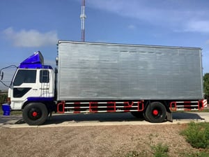 รถบรรทุกตู้แห้ง รถบรรทุกตู้แห้ง